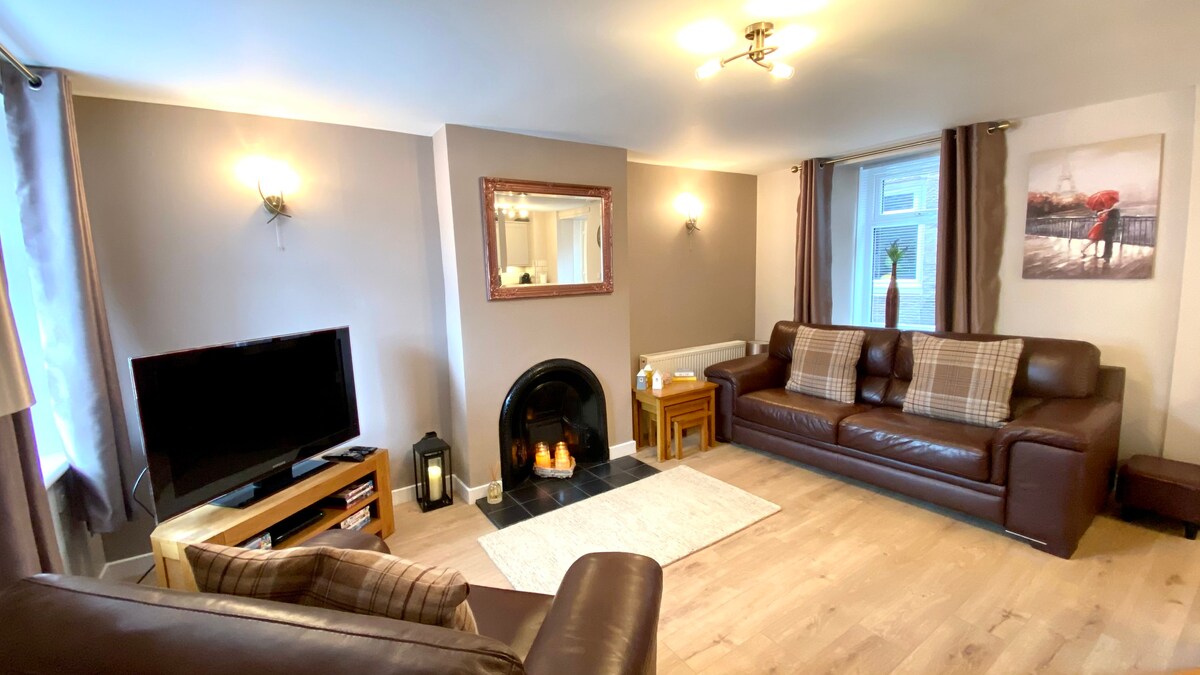 Tigh Chluaidh Cottage, Crieff, luxury break away