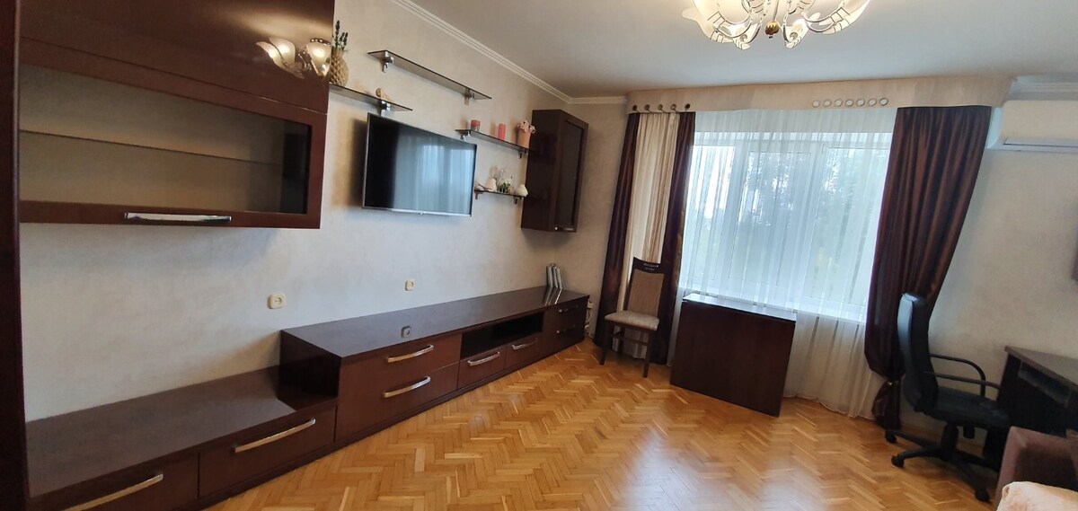 公寓很漂亮，位于敖德萨（ Odessa ）的住宅区内。