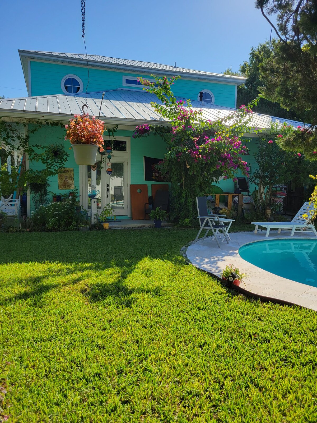 「Pura Vida」2卧室别墅，带泳池，距离海滩4个街区