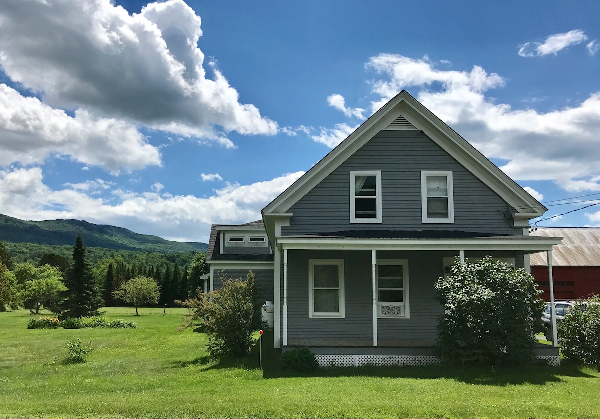 Updated Farmhouse w/ Mtn Views & 10 mins to Stowe