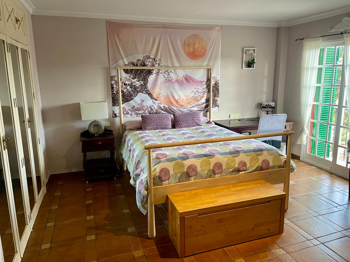 Estudio privado en Villa. Pet-friendly + piscina