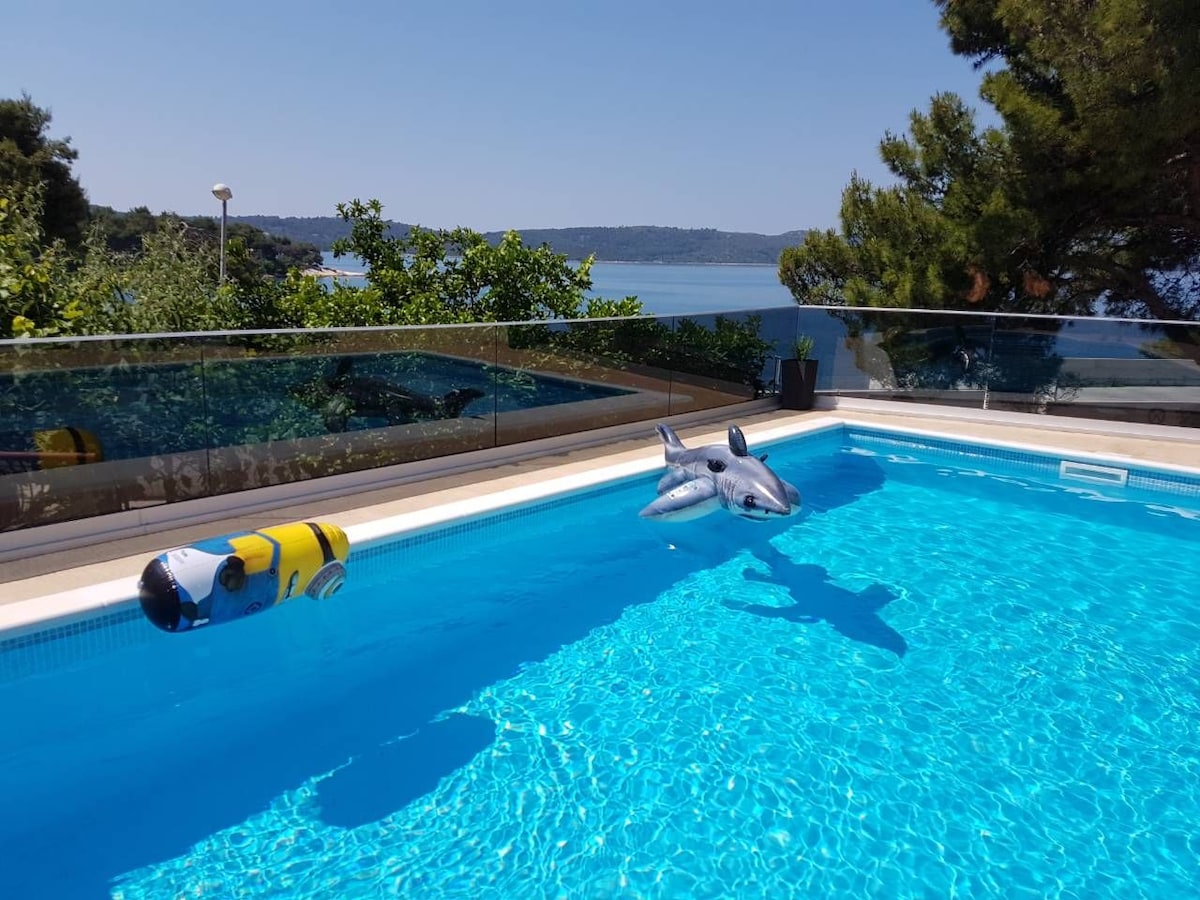 VILLA EDITA, APARTMENT 2, TROGIR