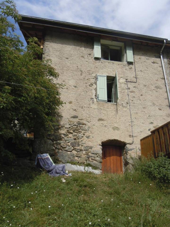 位于Clavans le Bas （阿尔卑斯山）的正宗小房子