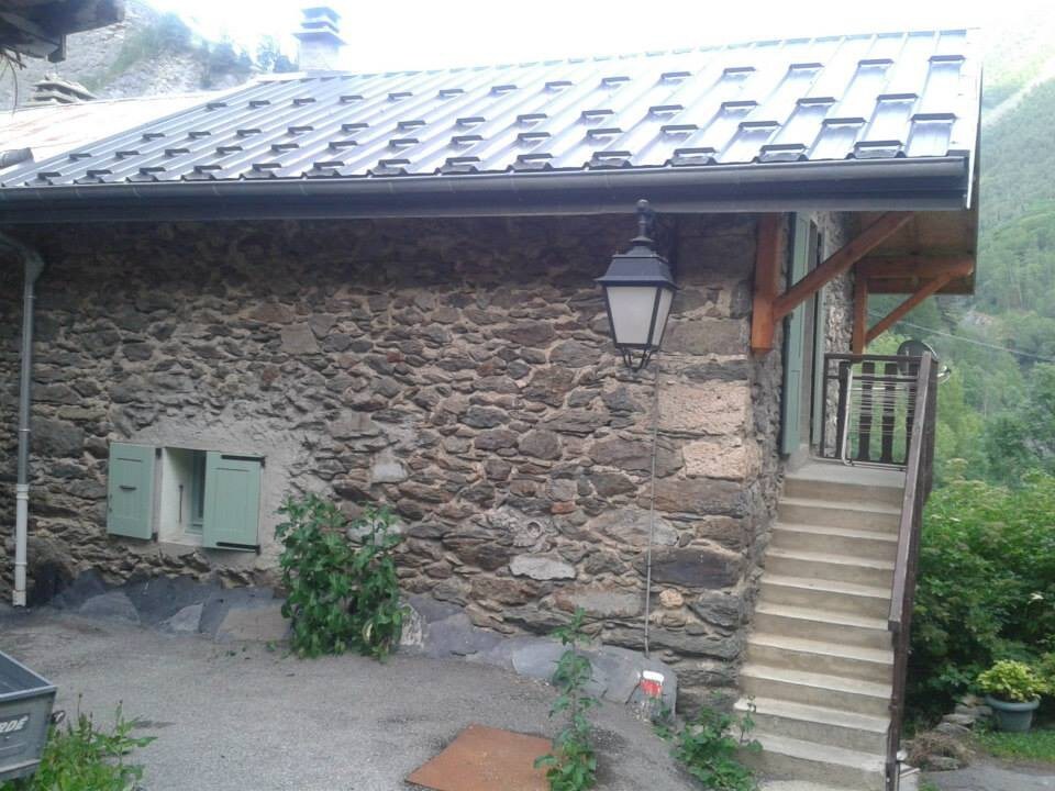 位于Clavans le Bas （阿尔卑斯山）的正宗小房子