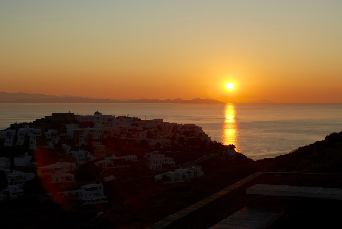 Cycladic Villa Overlooking the Aegean Sea