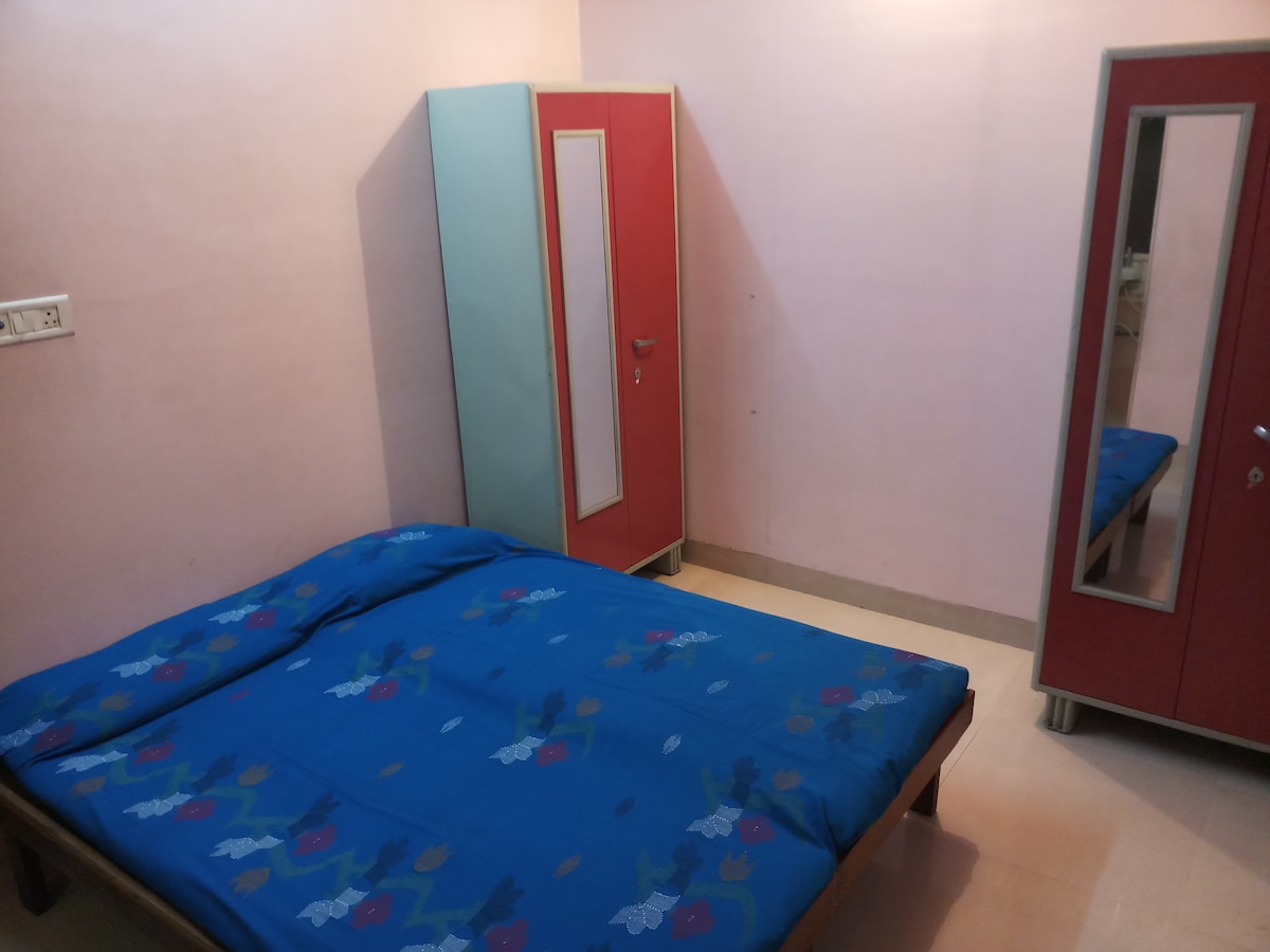 Accommodation for 1 or 2 at VeeraDesaiRd-Andheri-W