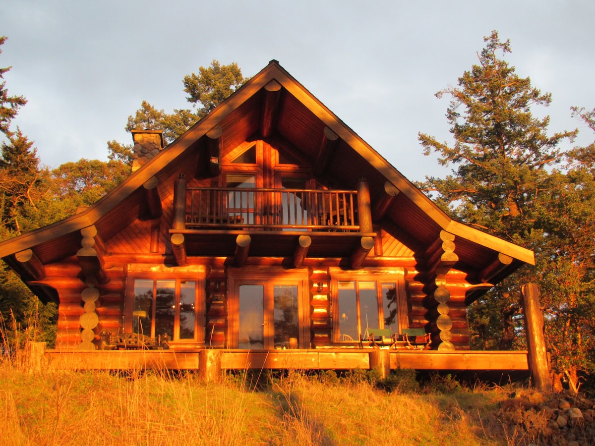 InTheBluff - Galiano Island 's Oceanside Log House