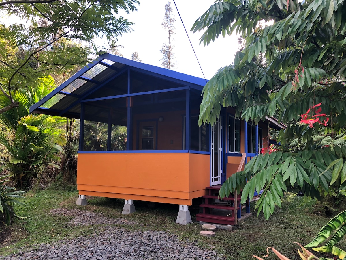 Cozy fresh Air Cabin Surrounded by Ohia Trees