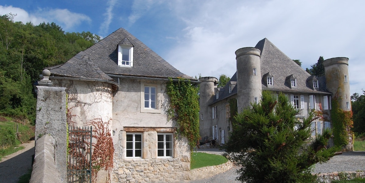 La Loge Du Chateau De Pouech