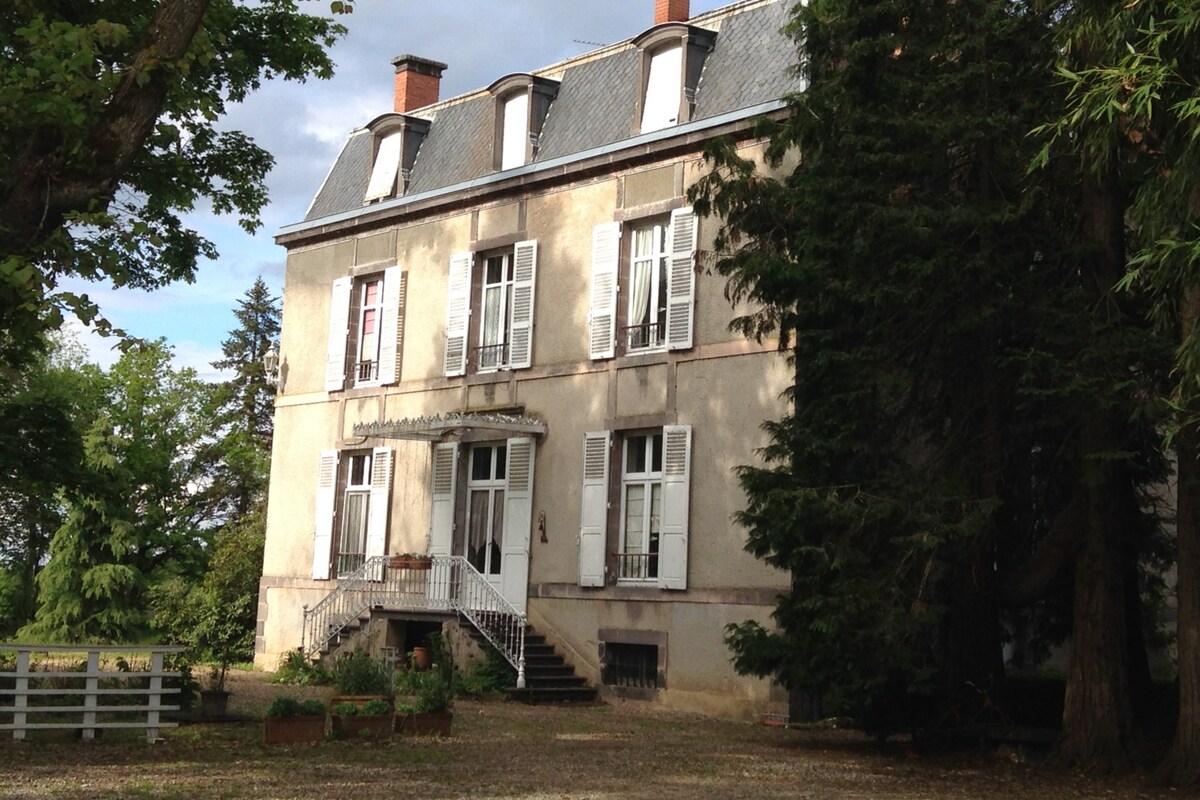 Maison de maître de Chassignoles (63190 Orléat)