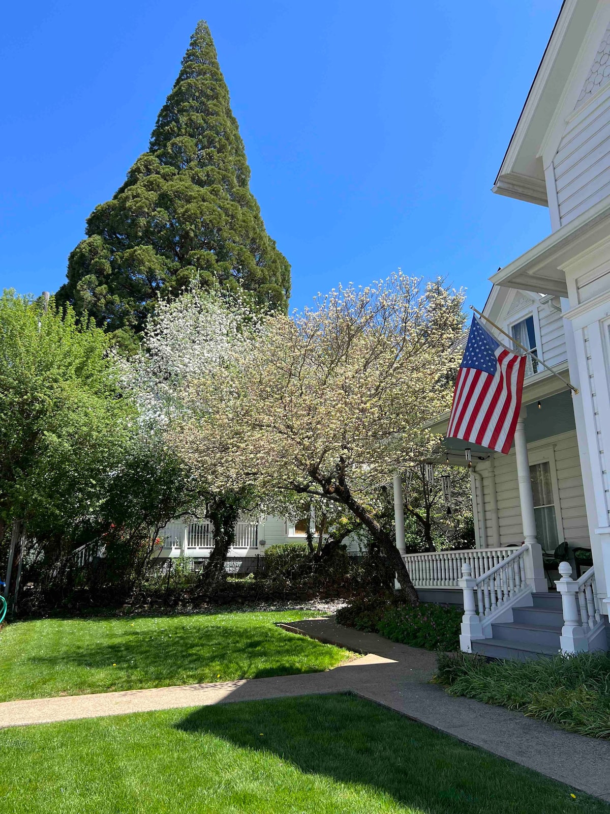 Weaverville Court Street Inn