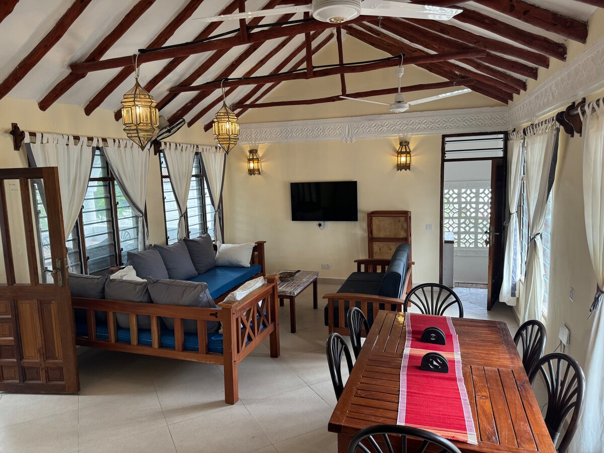 4 Bedrooms/ Malindi/ Beach/ Pool