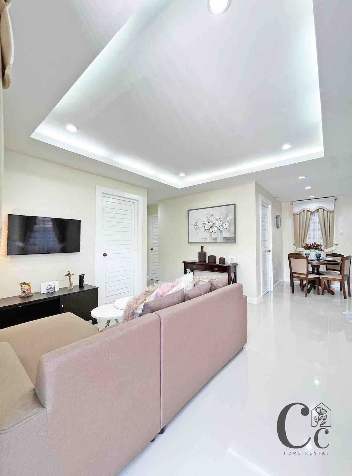 Cheerful 1 Level Contemporary Home for your family
