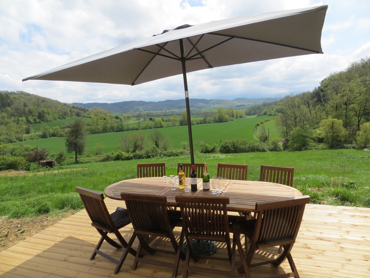 Farmhouse with superb views of the Pyrenees