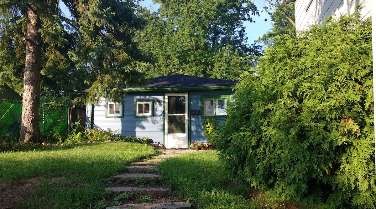 城里迷人的花园小屋