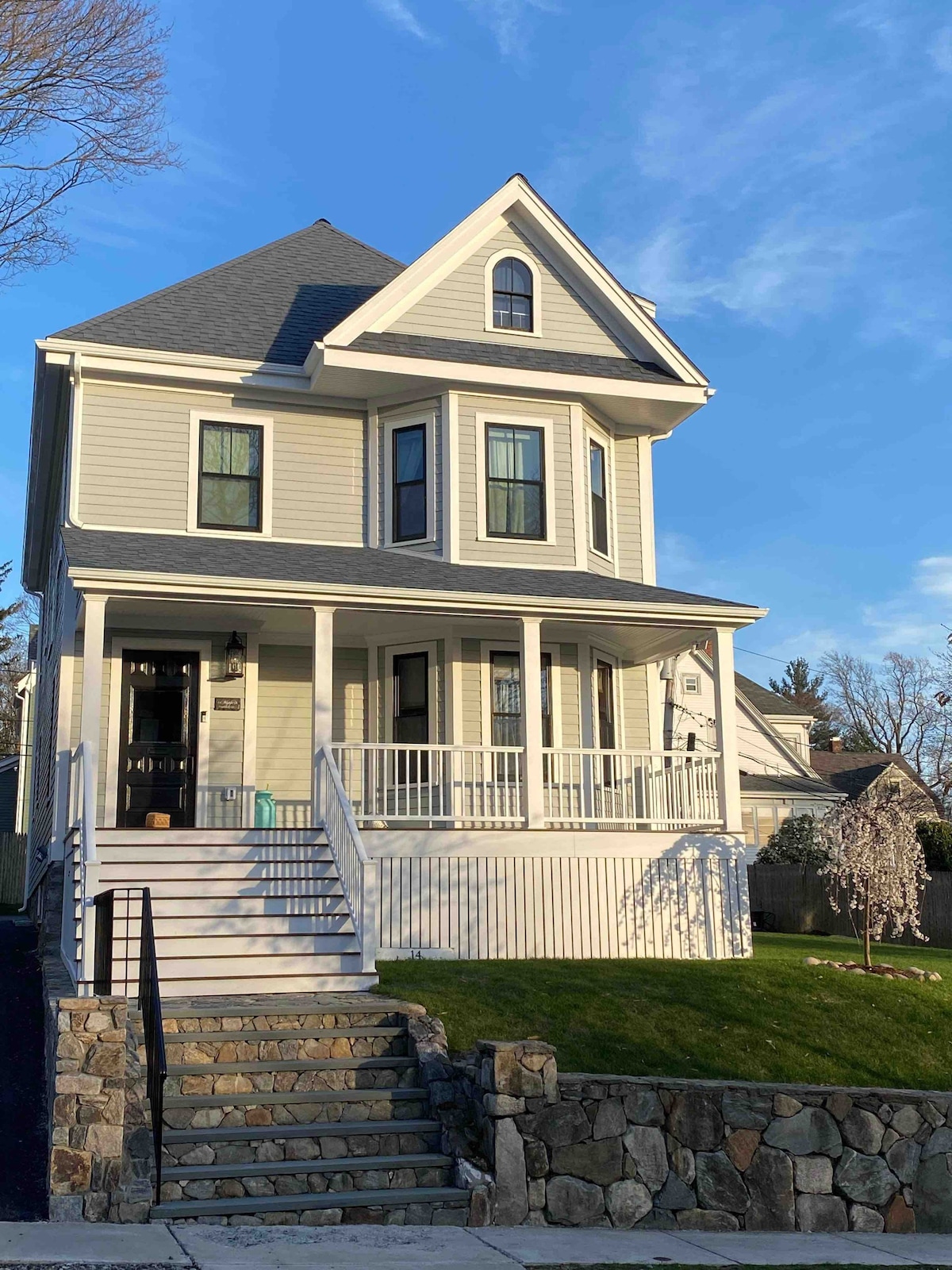 The 1880 House: Historic Single Family Victorian!