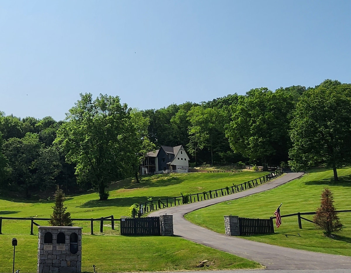 Franklin Farmhouse on 5 acre Newly built