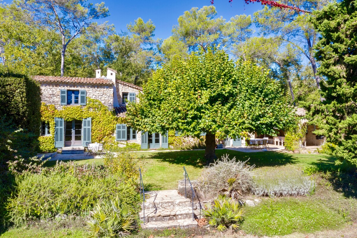 正宗普罗旺斯别墅（ Provençal Villa ） ，靠近Valbonne的「Bastide」
