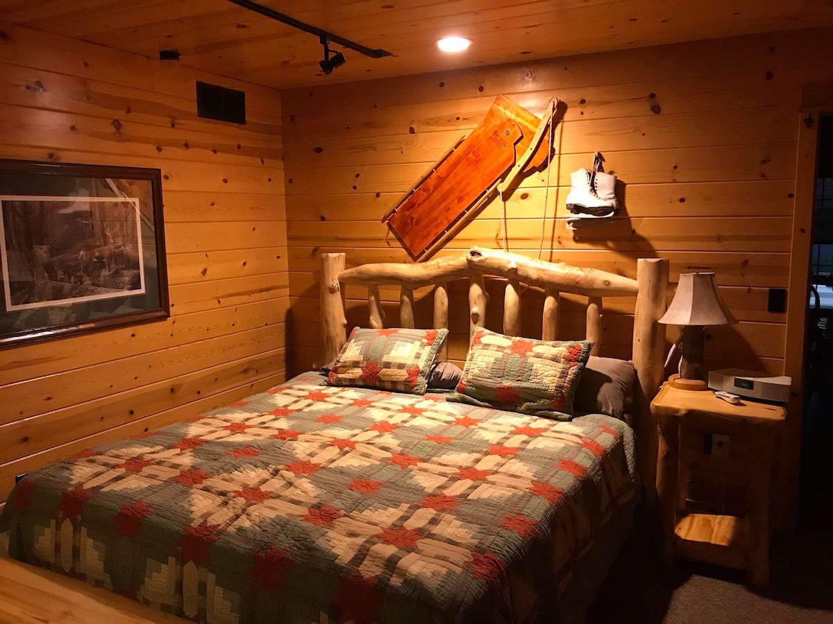 Snow Goose Room at Snow Goose Lodge (ADA)