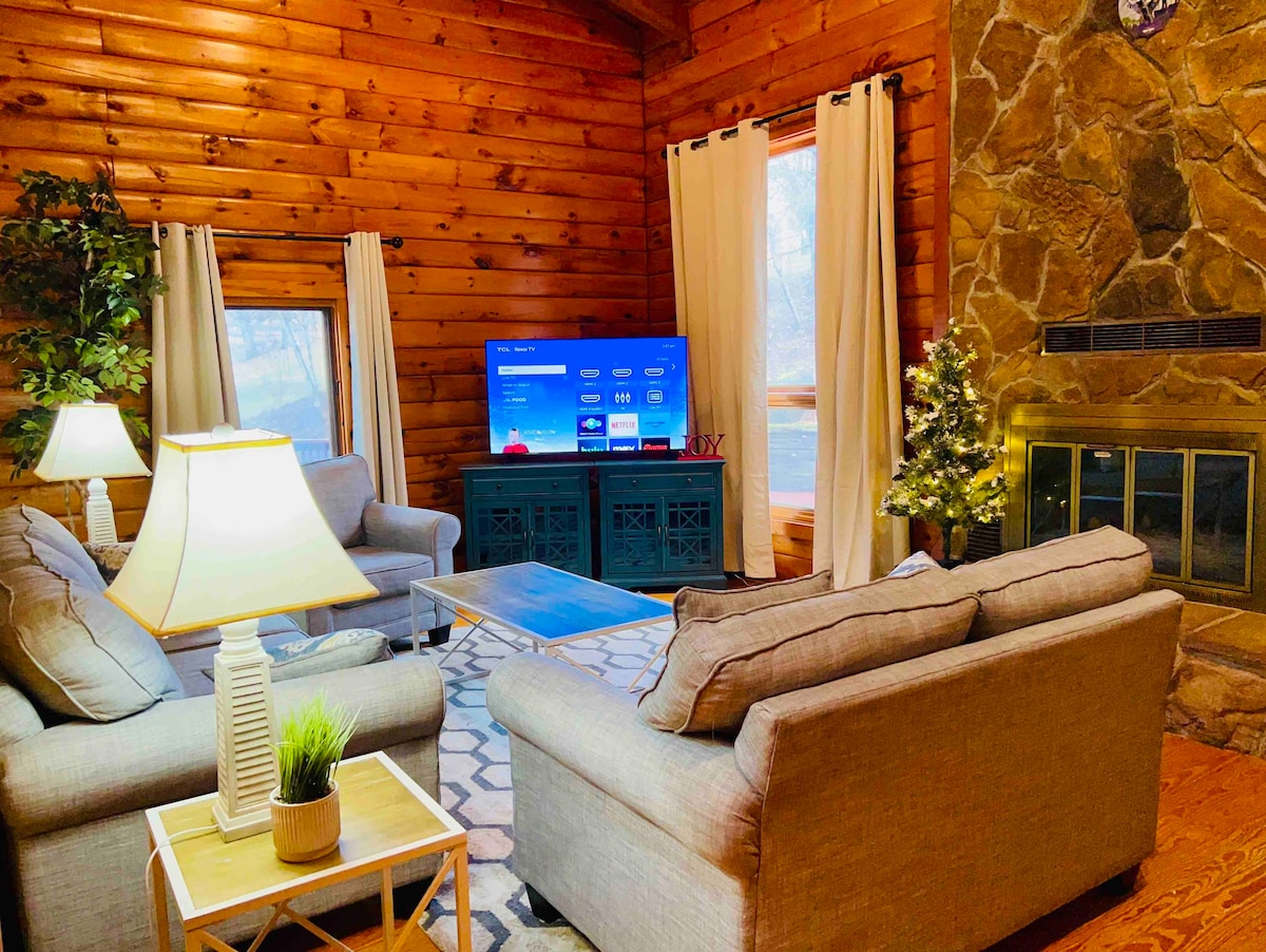 *Cozy Cabin Vibes - in the Heart of Radford
