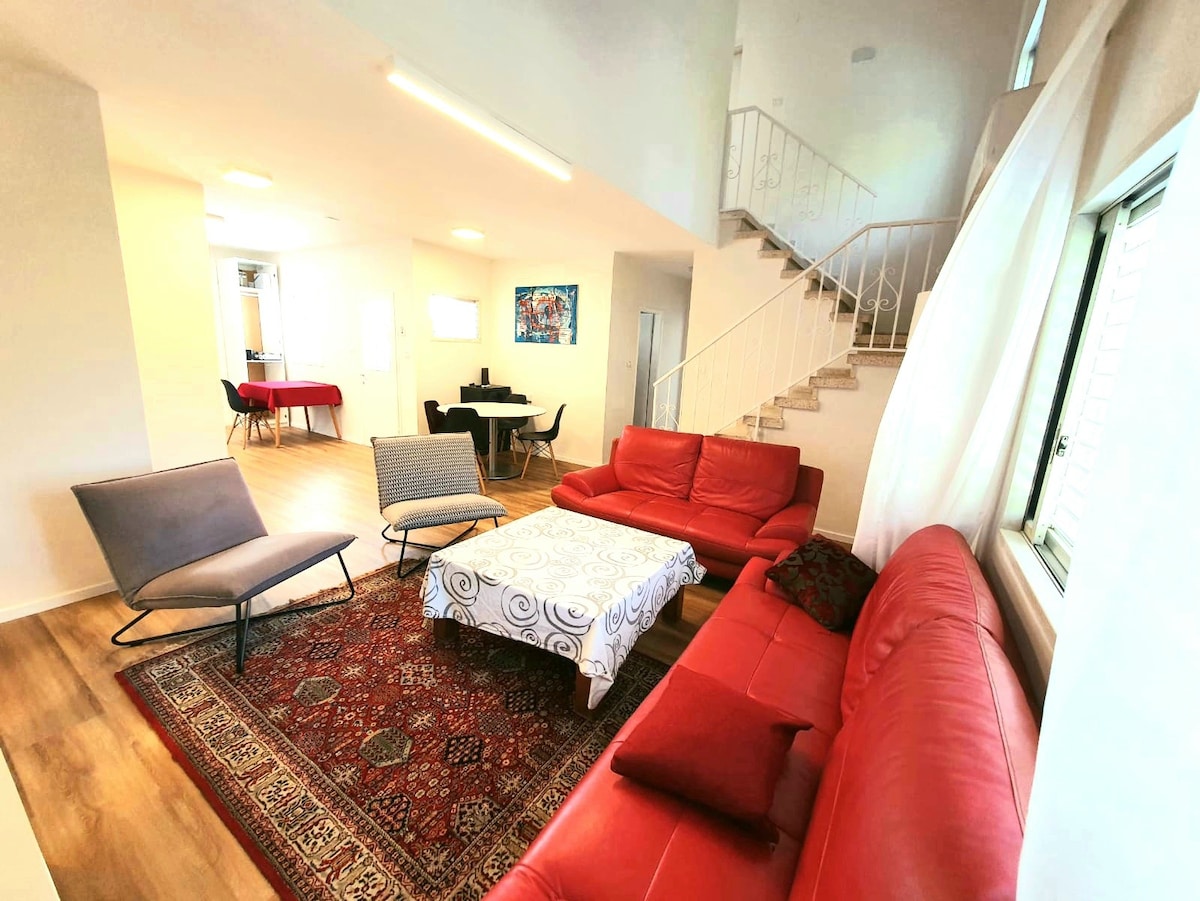 Spacious 3BD Penthouse with a Rooftop & Parking