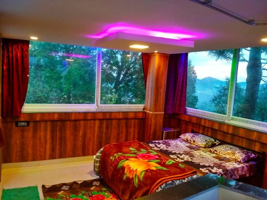 myspace holiday inn - honeymoon suite