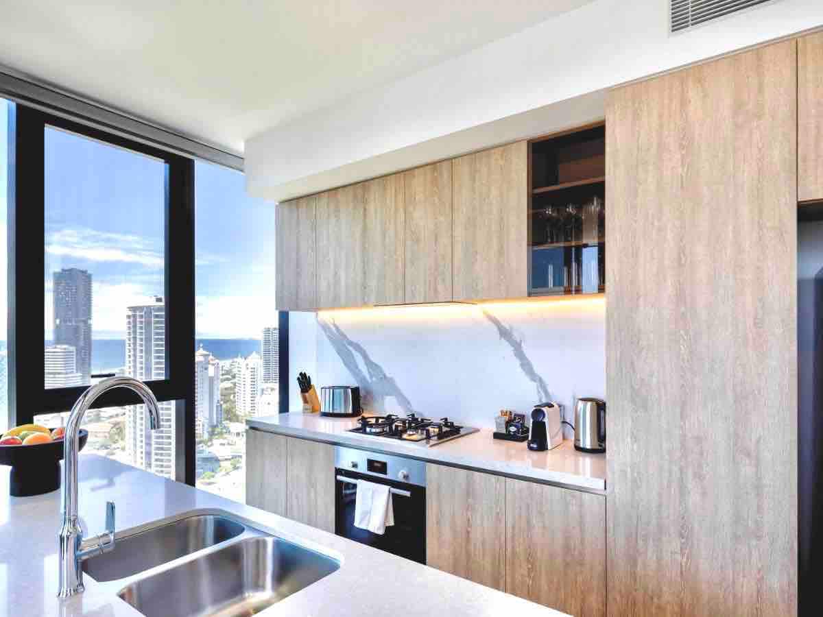 Luxury 3-Bedroom Star Broadbeach - Stunning Views