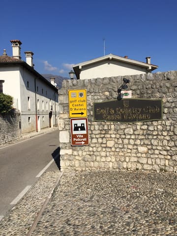 Castello d'Aviano的民宿