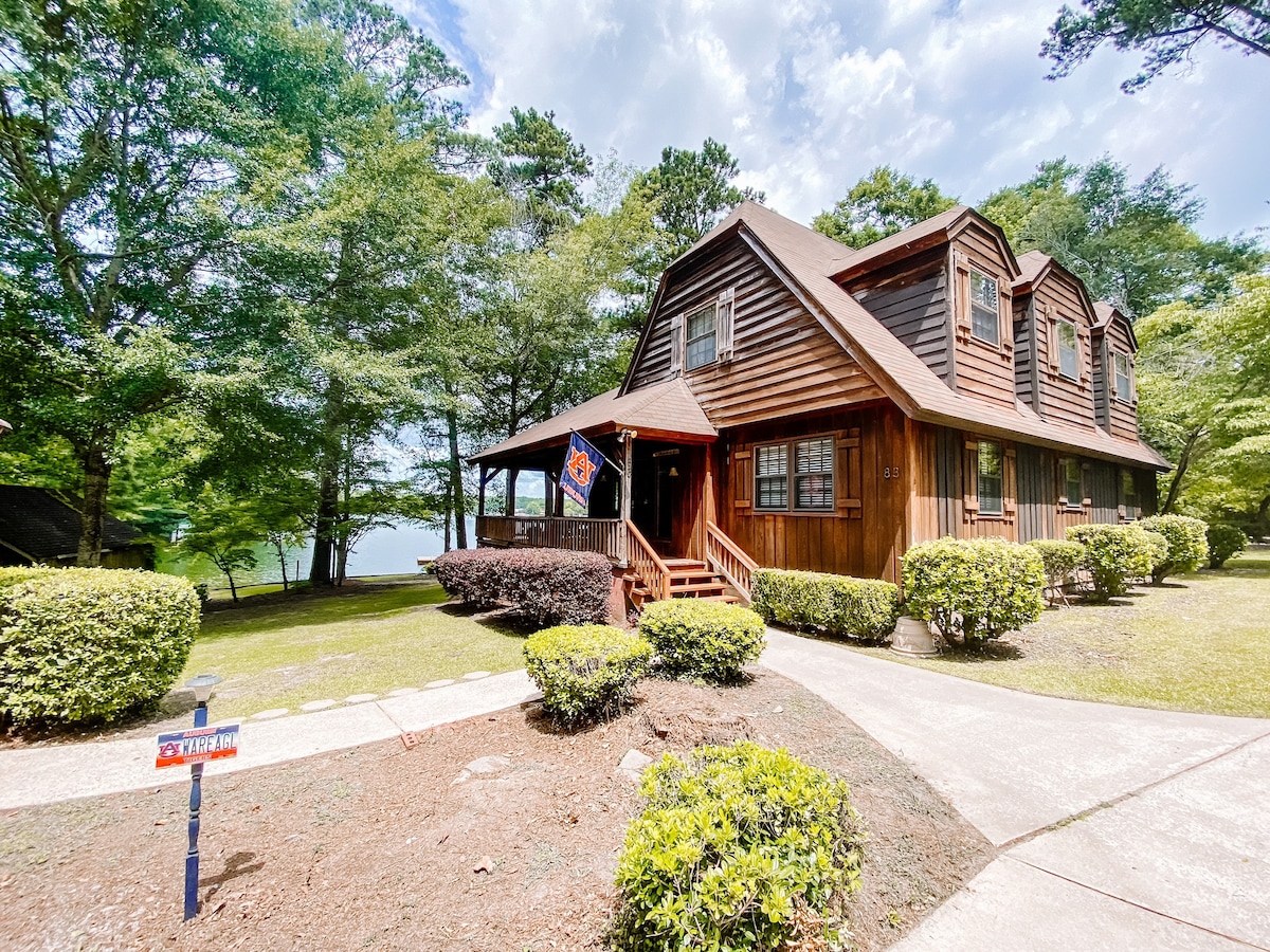 Lake Martin House, avail Memorial Day, sleeps 10+