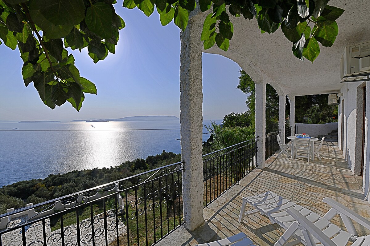 Villa ERIKA - Panoramic pool - Access to the sea!