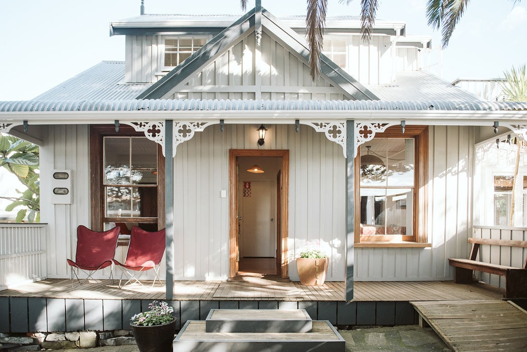 The Waterfront Cottage, central Raglan