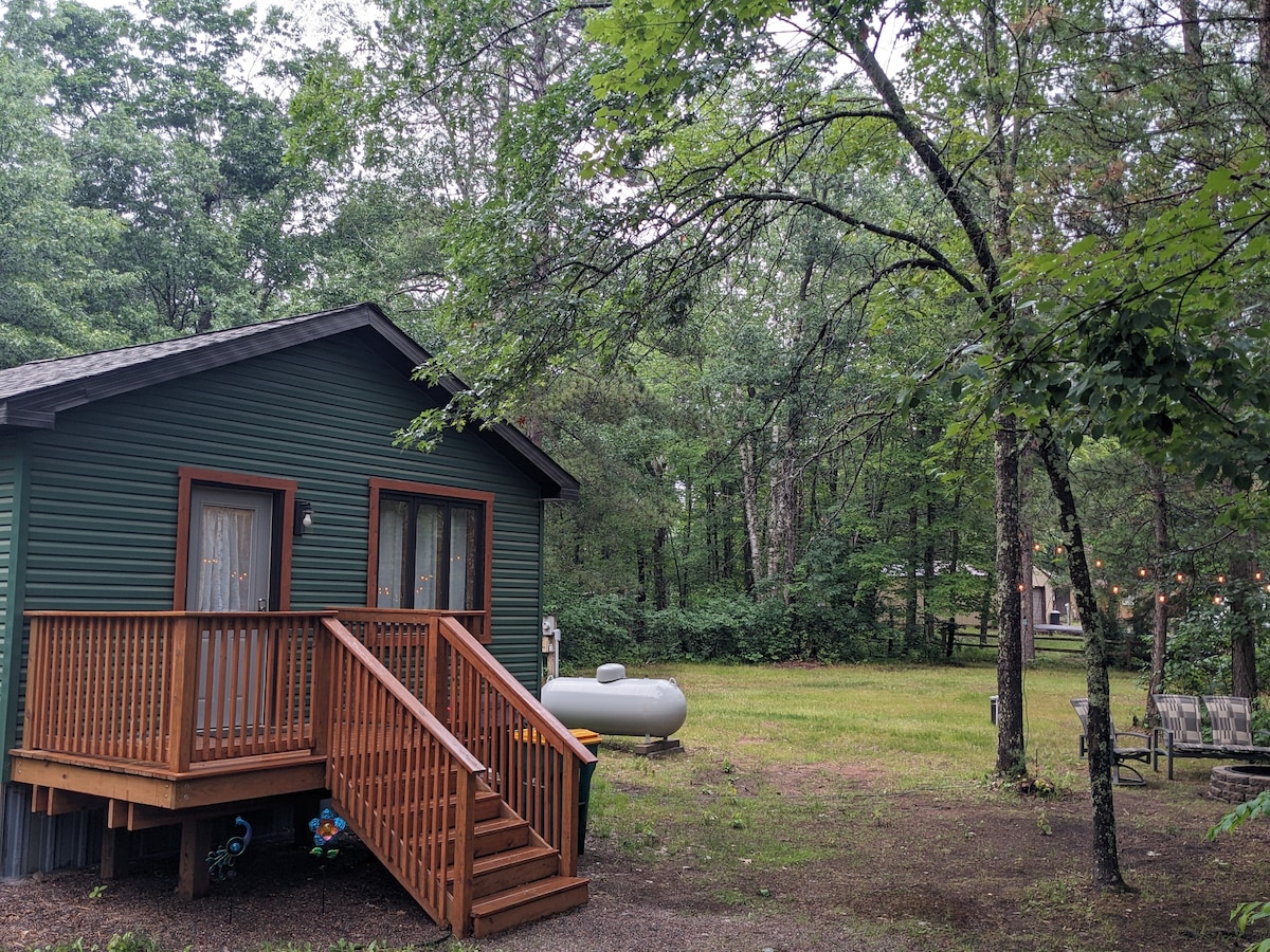 Sturgeon Lake Studio with RV hookups. Dog friendly