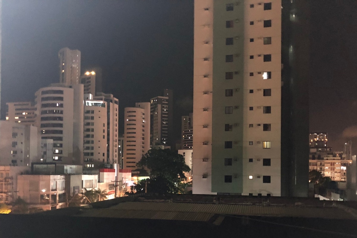 50米有阳台的美丽公寓- Boa Viagem