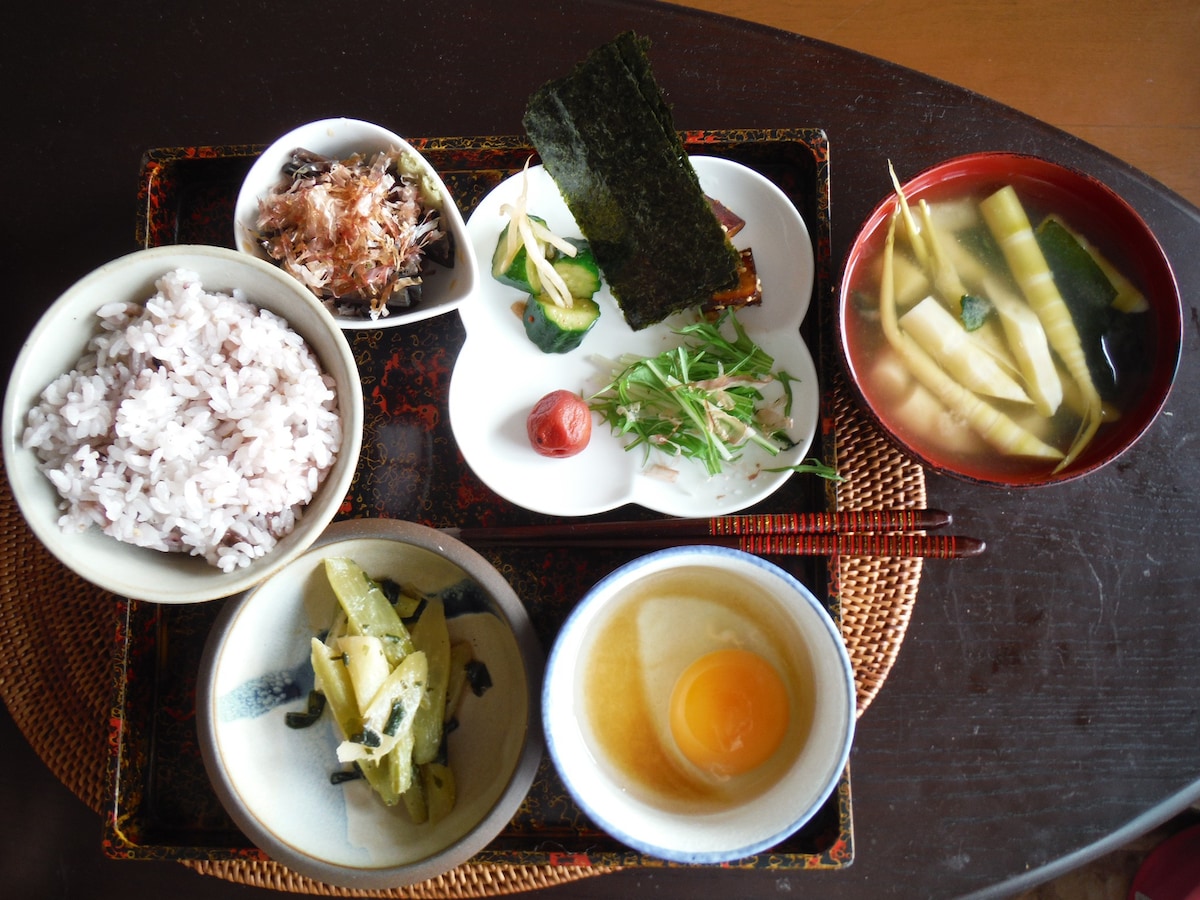 带天然温泉的住宿加早餐/早餐（弘前附近的有机农舍旅馆）时令食材热情好客