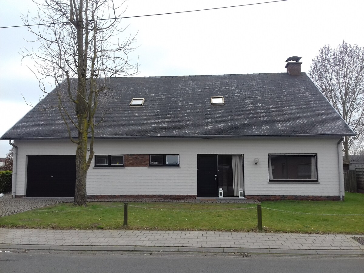 Grote mooie vakantiewoning (28 p) in Oudenaarde.