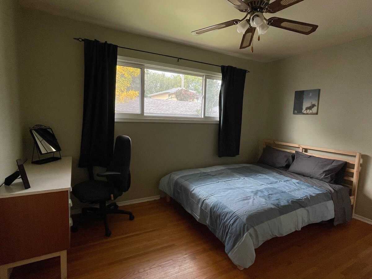 Moose Jaw quiet neighborhood , 3 bed guest suite