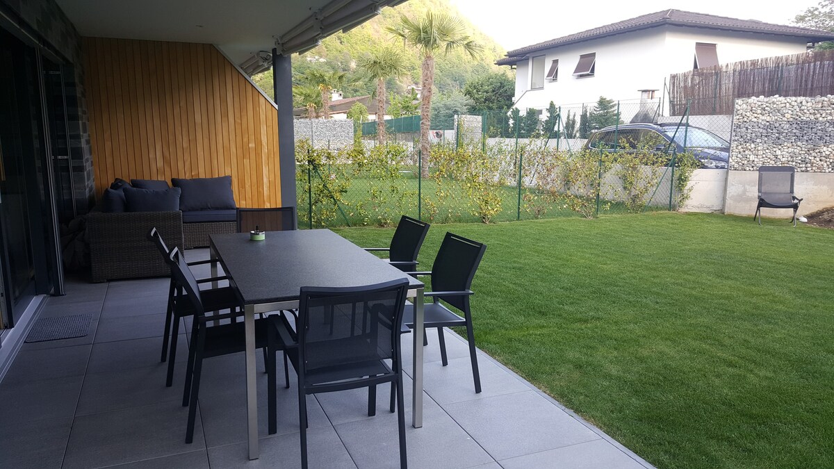 当代花园公寓，位于阿斯科纳（ Ascona ）和洛卡诺（ Locarno ）之间