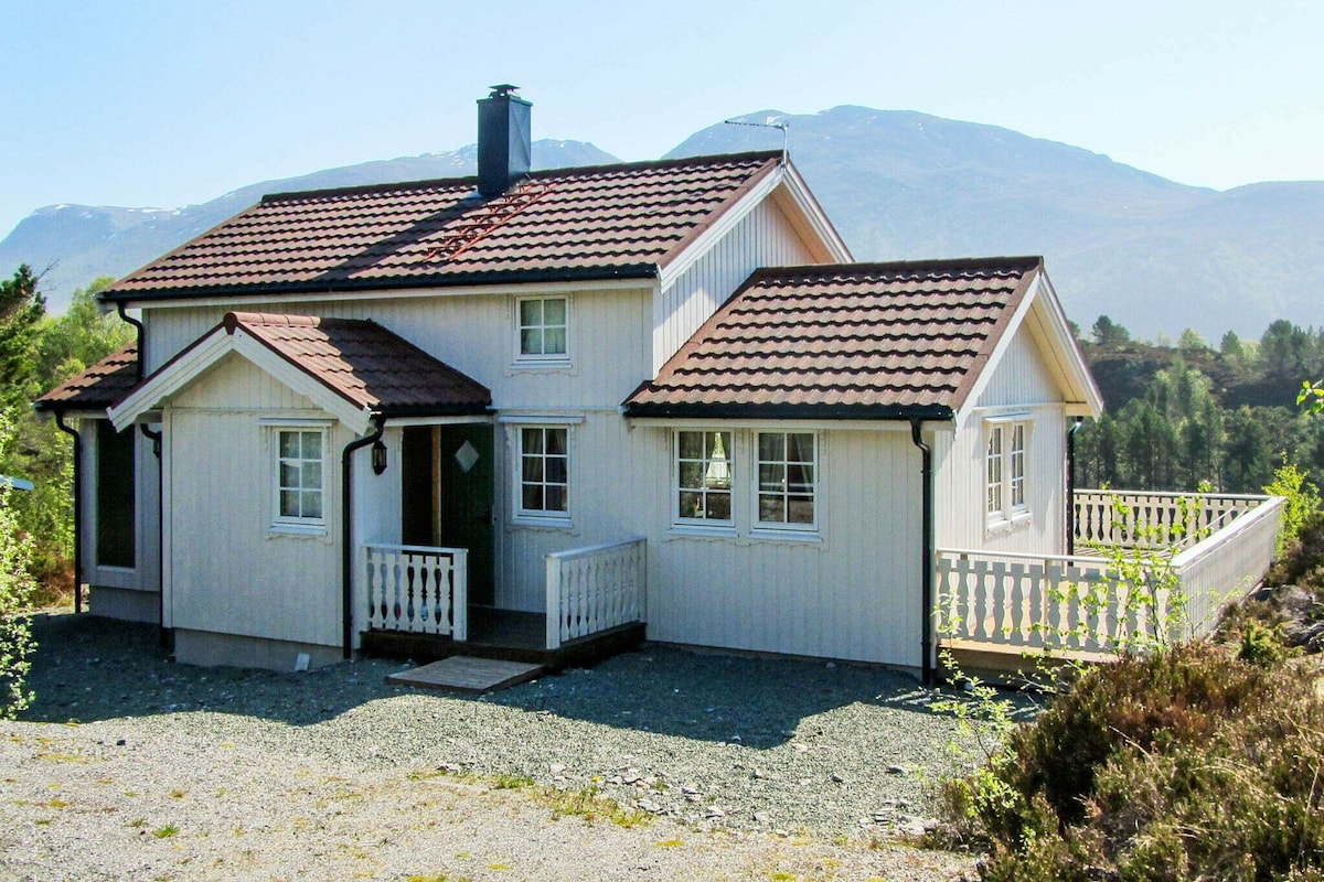 5 person holiday home in gurskøy