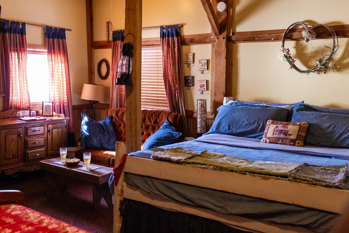 Roost in the Barn - Whispering Pines Bed & Breakfast