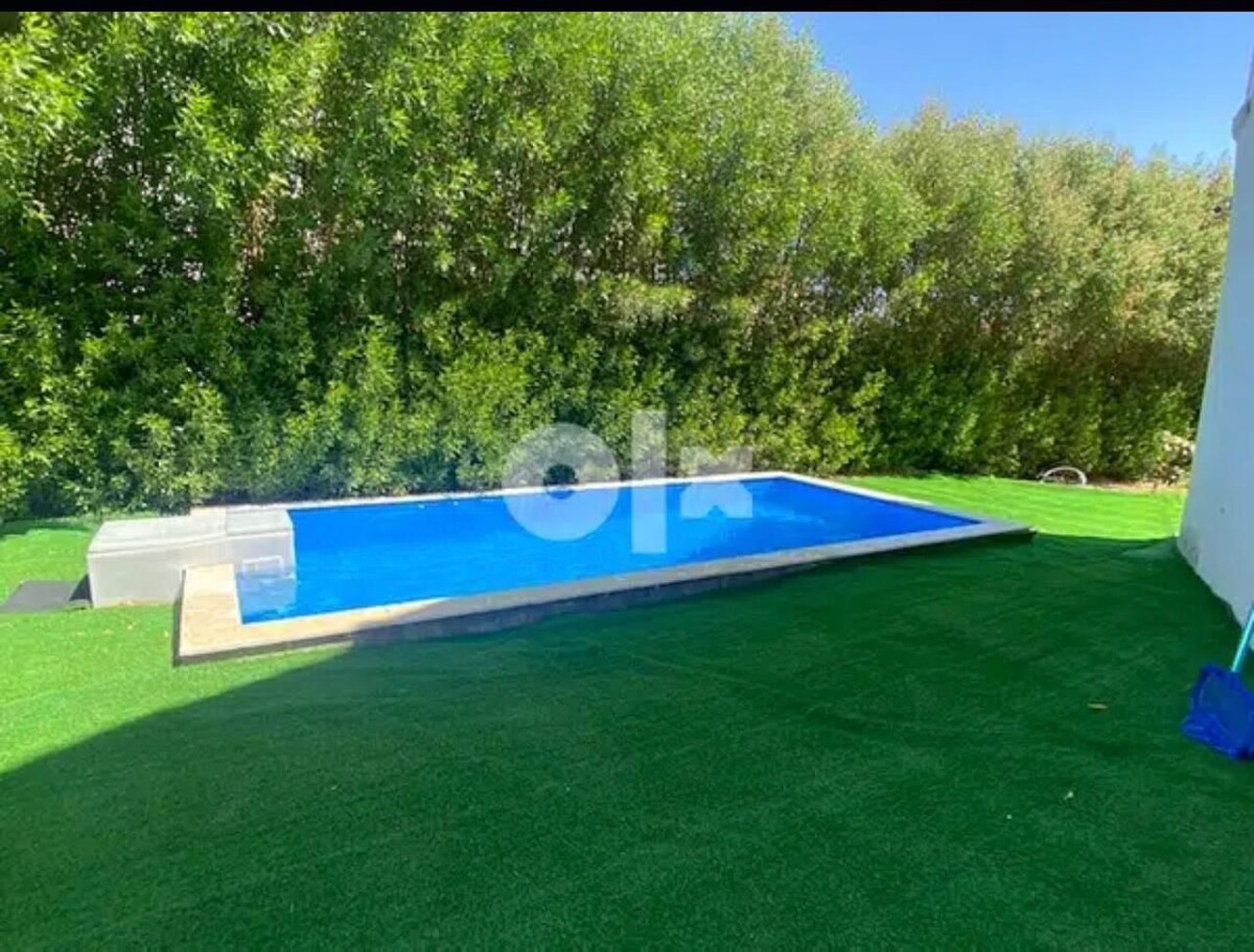 Ground + garden + swimming pool