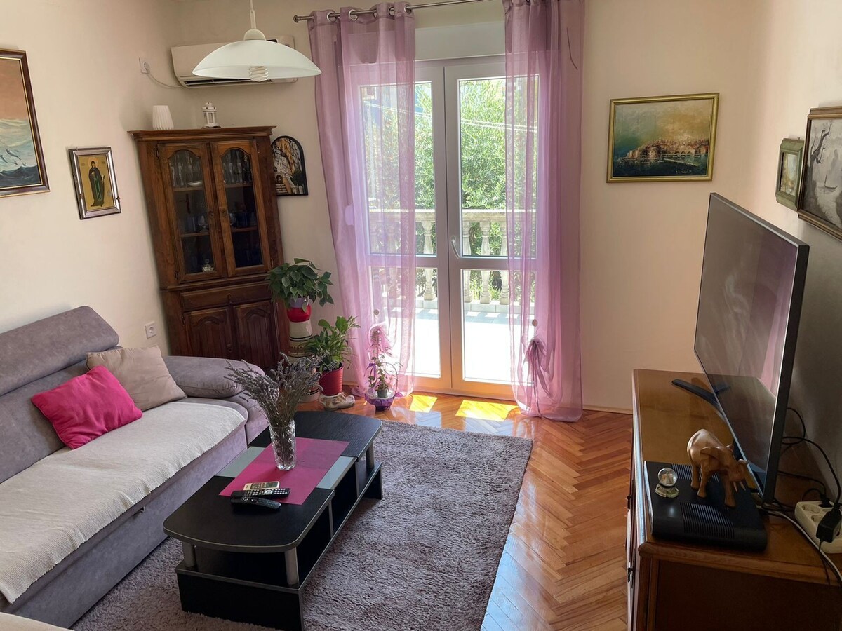 Lovely apartment-5 minutes walk to the beach