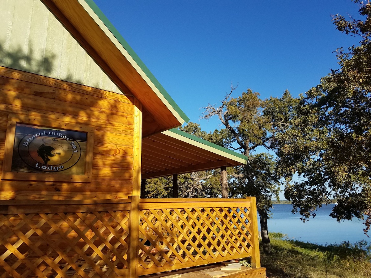 Lunker Lodge at Lake Leon