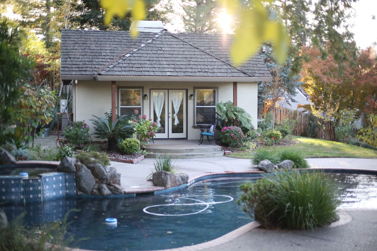 ③ Fair Oaks House with garden and pool!