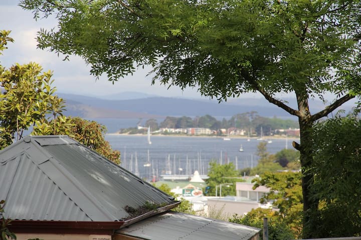 桑迪湾(Sandy Bay)的民宿