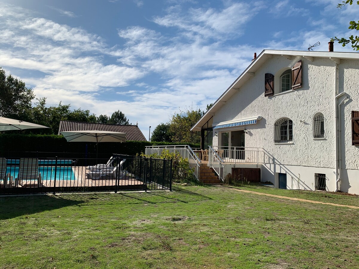 Magnifique villa familiale  piscine - 14 personnes