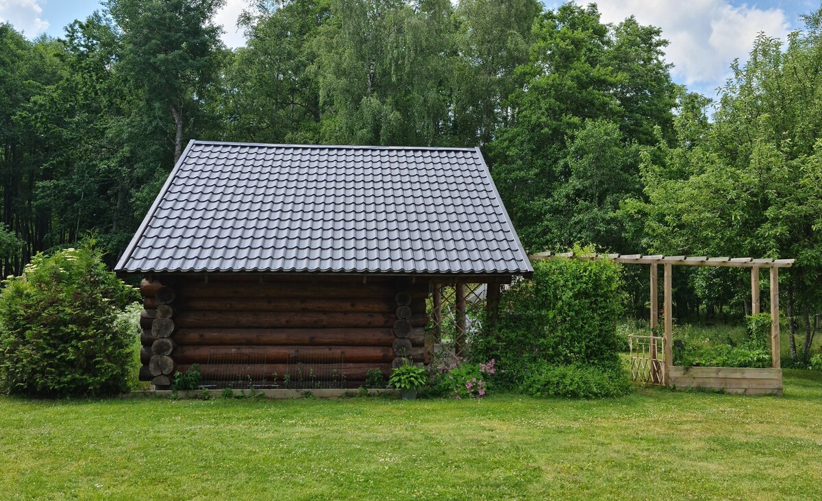 靠近大自然和Växjö市中心的独特小木屋