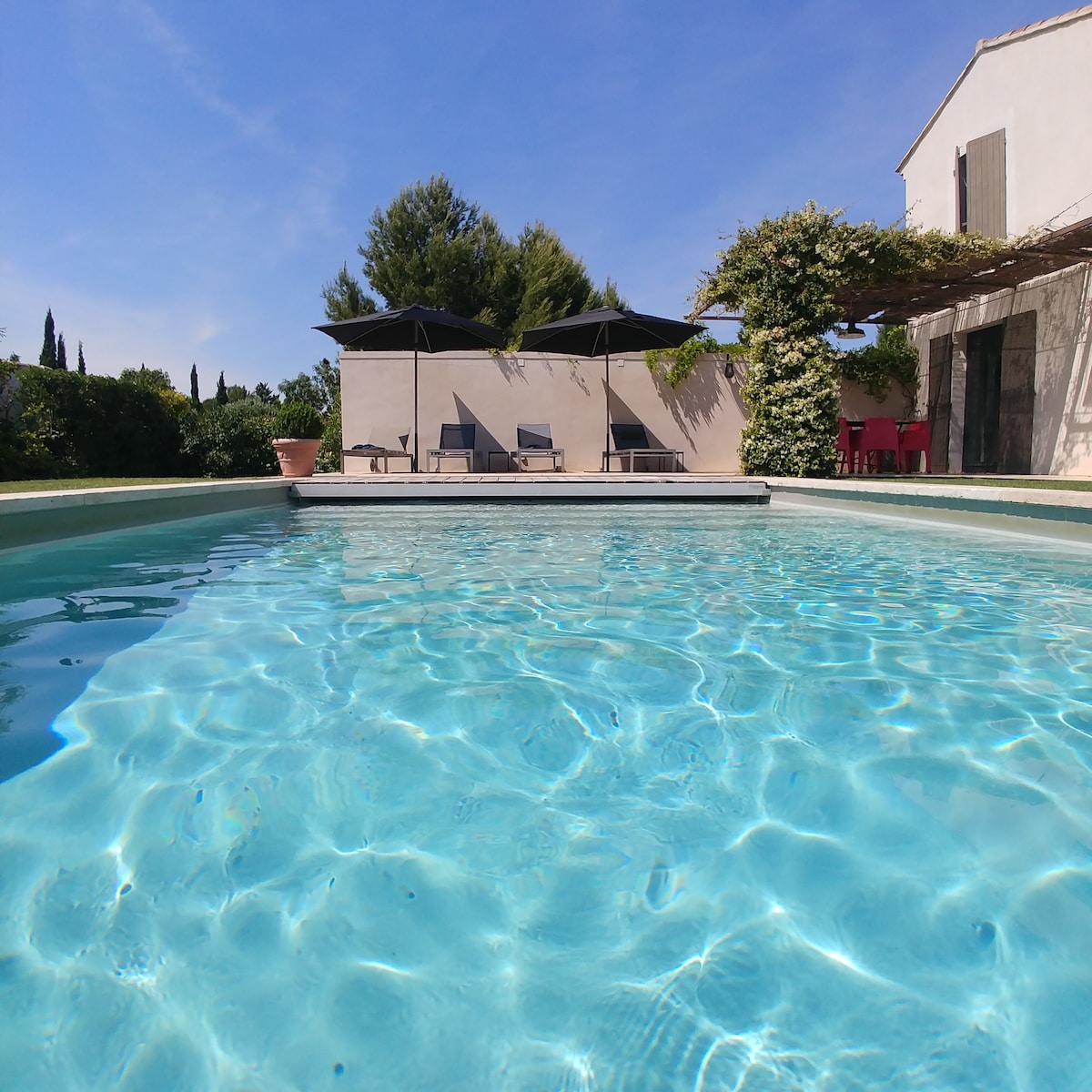 Villa, piscine chauffée privée, belle vue Alpilles