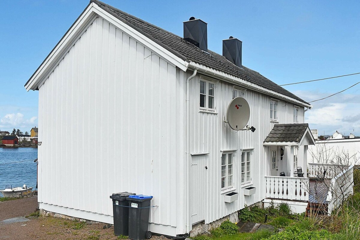 8 person holiday home in averøy