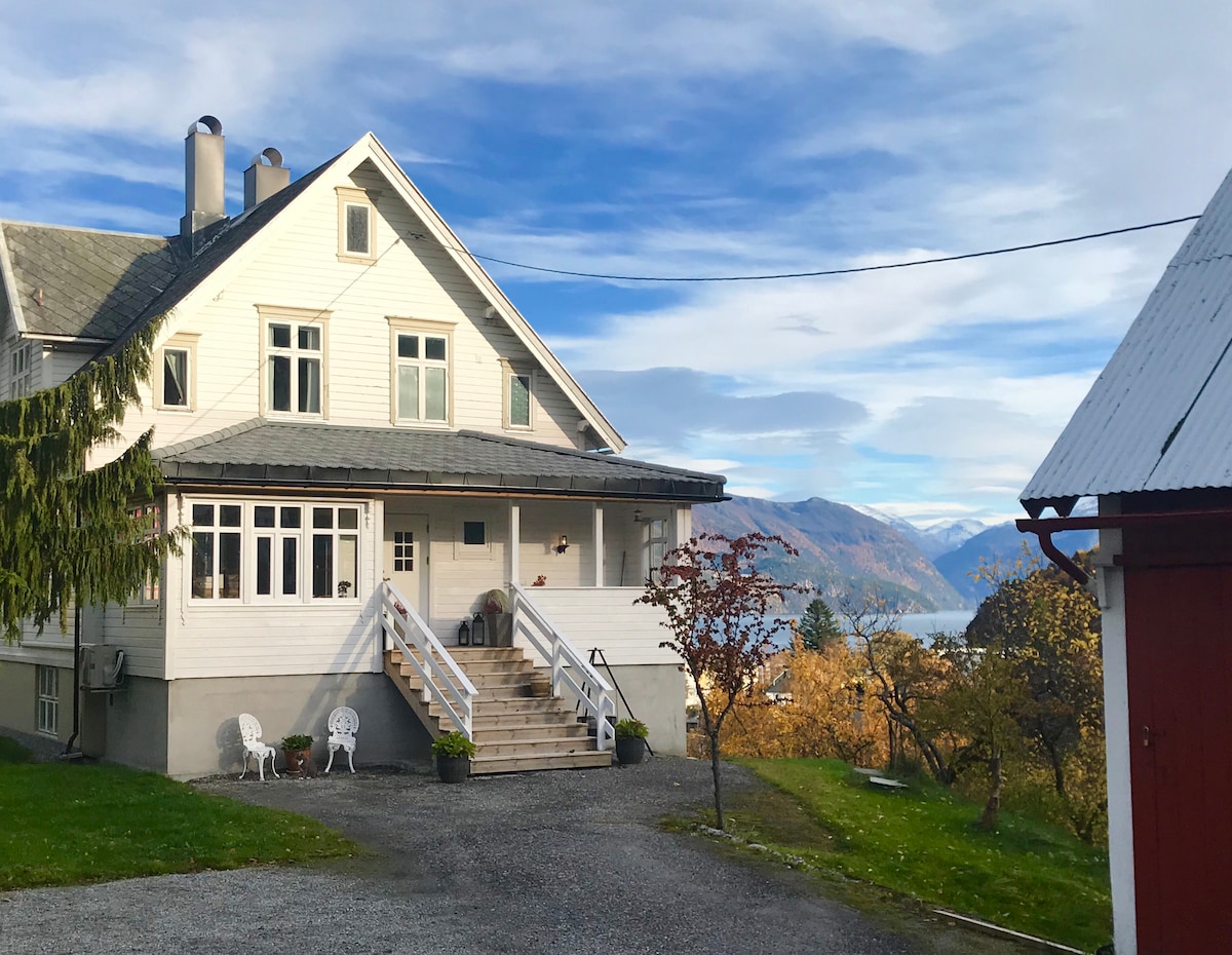 Villa Lovise, Fjord View Apartment