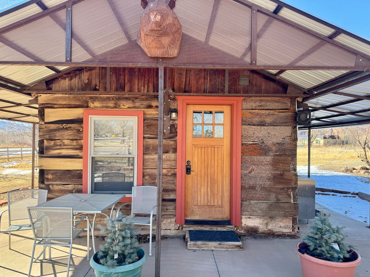 Renovated 1800s Pioneer Cabin 8 min 2 Capitol Reef